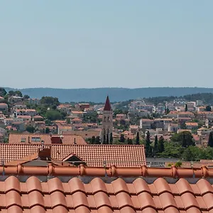 apartman-lotos.hotels-in-trogir.com/